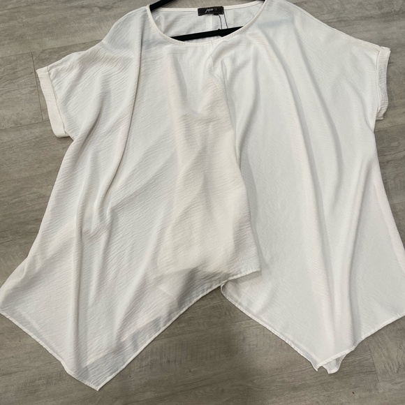 Womans cream color blouse - Picture 4 of 4